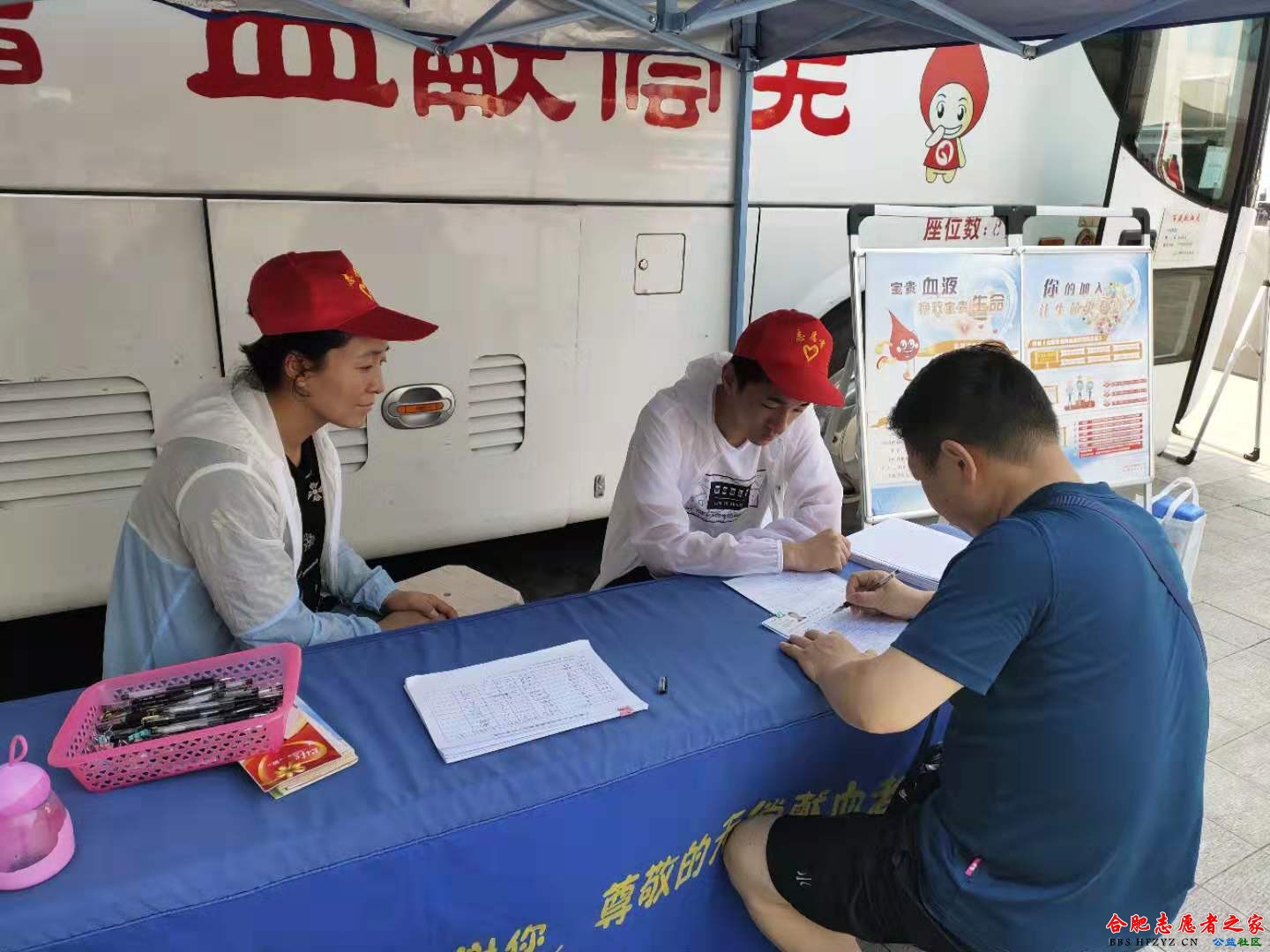 百盛1.jpg